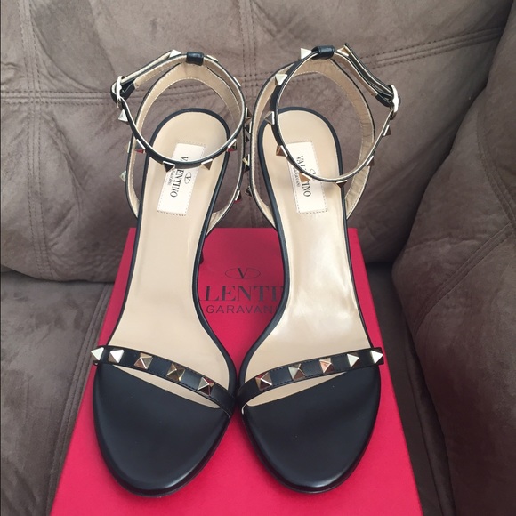 🚫SOLD🚫Valentino Rockstud size 39.5 authentic
