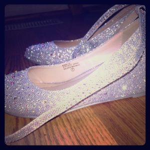 Size 7 sparkly silver 1 1/2 wedges