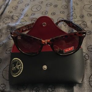 Ray-Ban tortoise shell style! New with case/box