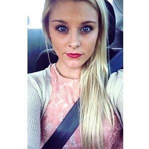 Meet your Posher, Danielle