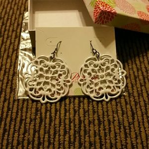 BRAND NEW Premier Designs Doily Earrings