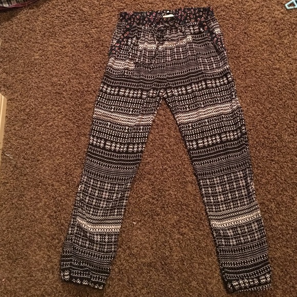 Cute black and white Aztec print pants.