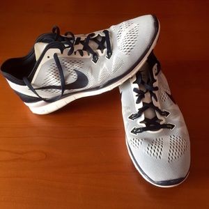 NWOT Nike Free Tri Fit 5.0