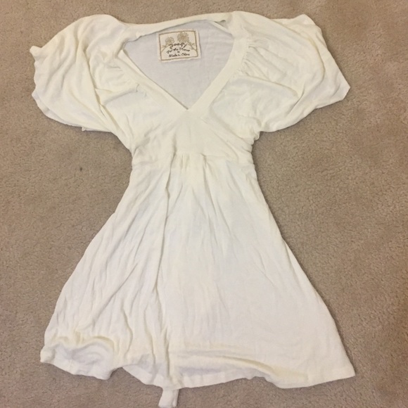 Poof! Sweaters - NWOT V cut cream color top