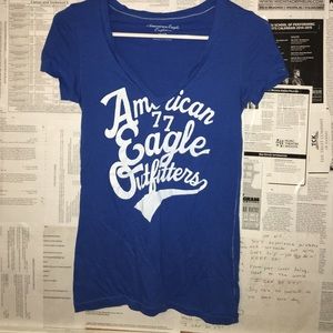 American Eagle Graphic V-Neck Size XS