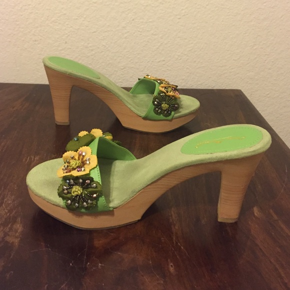 Anne Michelle Green Suede Flower Wood Heels