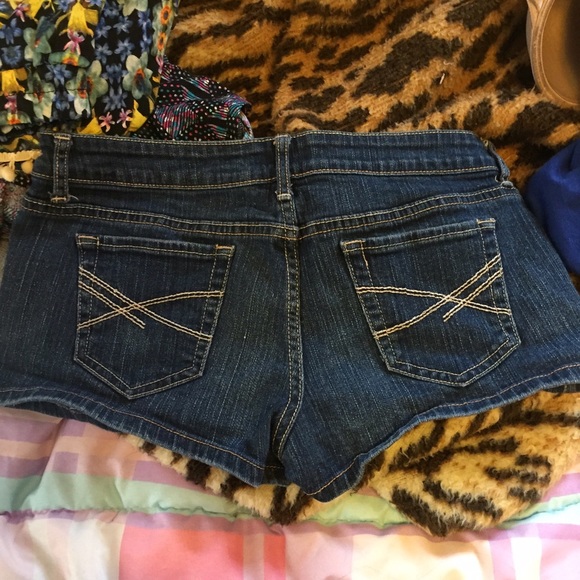 Aeropostale Dark Jean Shorts - Picture 2 of 3