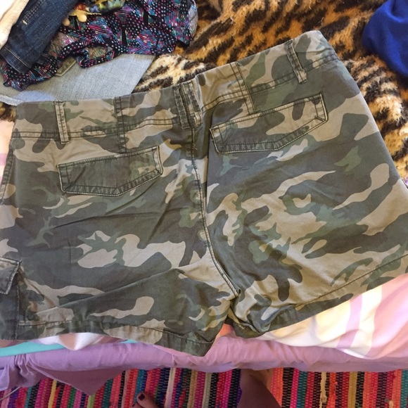 Camouflage Old Navy Shorts - Picture 2 of 3