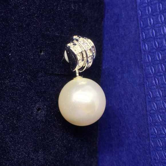 Swarovski Pearl & Crystal Ear Studs - Picture 2 of 4