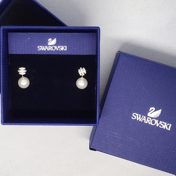 Swarovski Pearl & Crystal Ear Studs - Picture 4 of 4