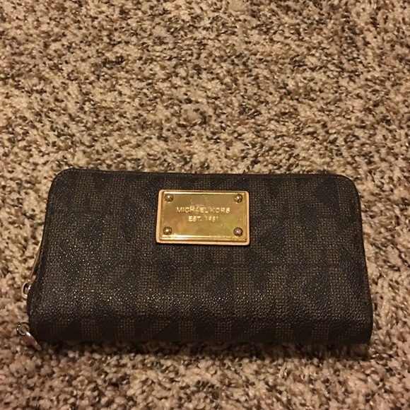 SOLD Michael Kors Wristlet