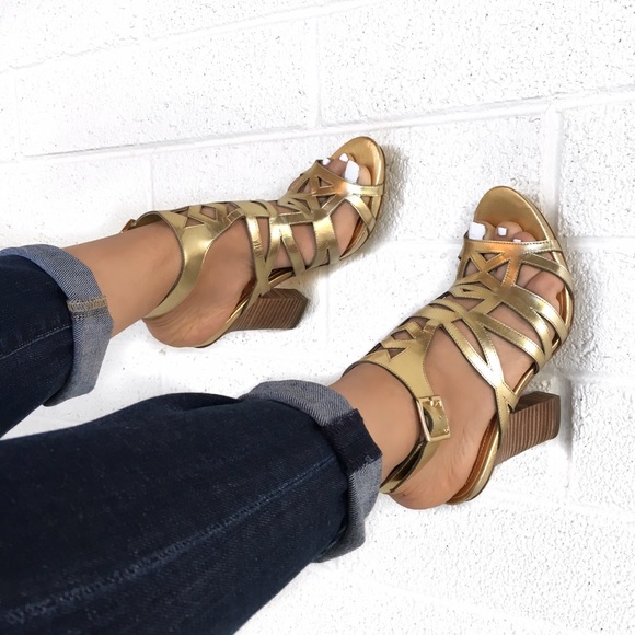 🔴Sold in bundle| Vince Camuto gold gladiator heel - Picture 2 of 4