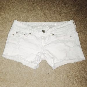 American Eagle White shorts