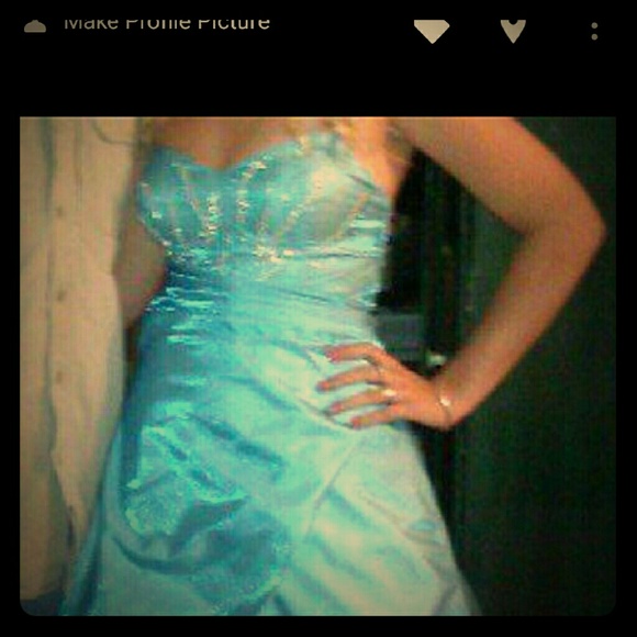Formal gown - Picture 1 of 2