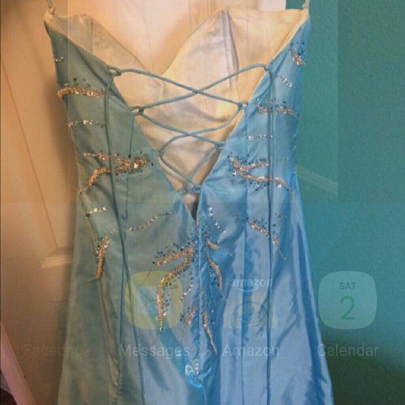 Formal gown - Picture 2 of 2