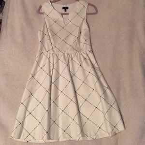 I am selling a zip up dress