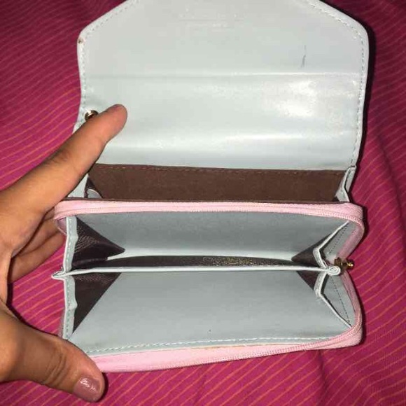 Pink crown wallet for iPhone 4 - Picture 3 of 4