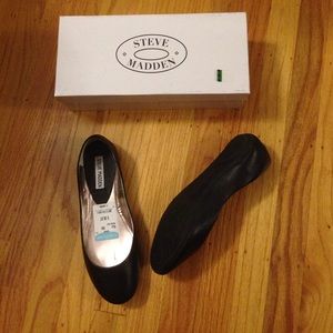 Steve Madden black flats