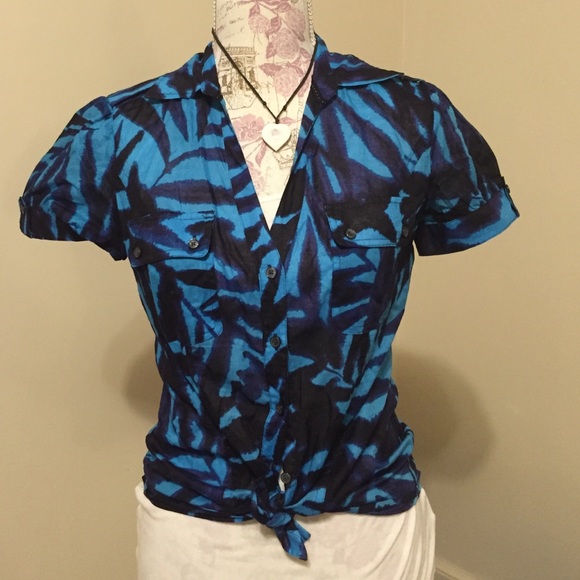 Multi color/multi wear button up