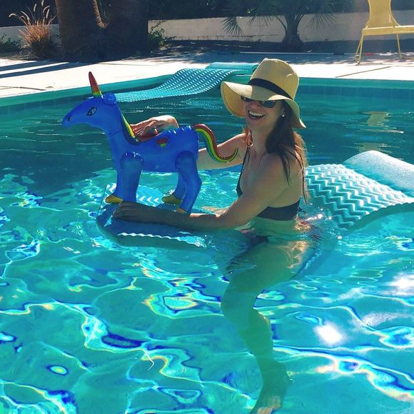 Meet your Posher, Andrea - Picture 2 of 2