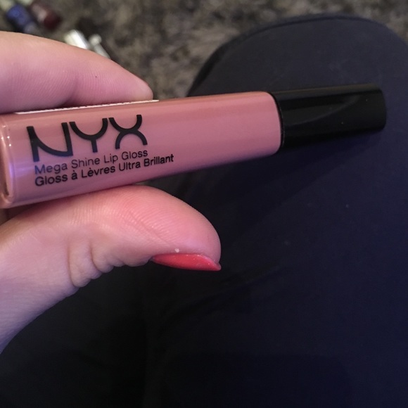 Nxy lipgloss in natural