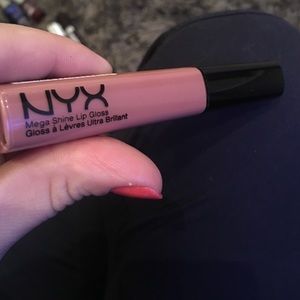 Nxy lipgloss in natural
