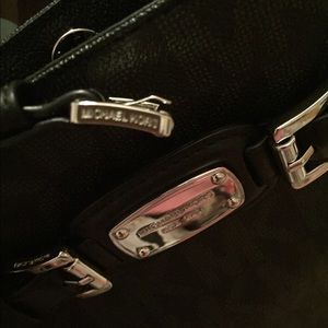 (SOLD) Michael Kors Hamilton Crossbody