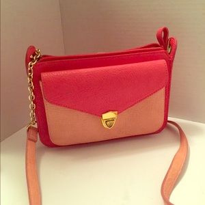 Leather little bag perfect to dress up any outfit