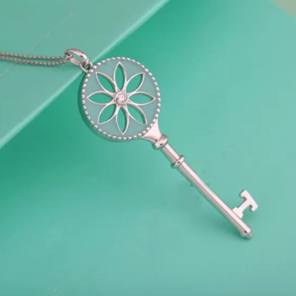 Unbranded Jewelry - 🆕SALE‼️ .925 Sterling Silver Key Necklace