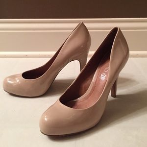 Aldo Nude Patent Leather Pumps w/ Inserts