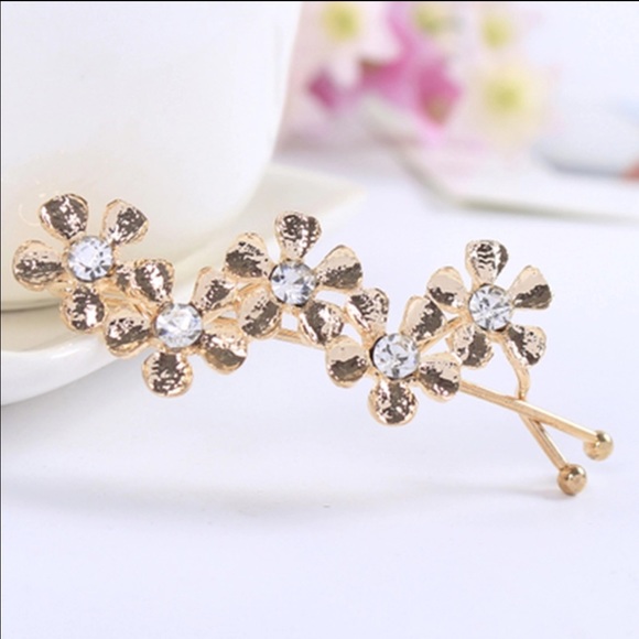 Hair pin in gold