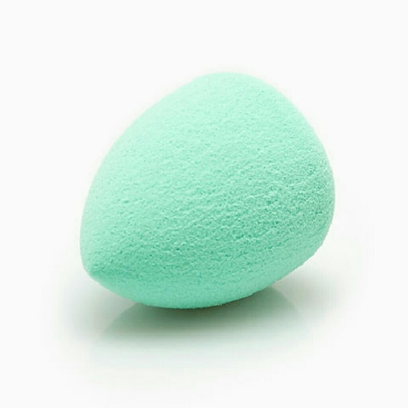 Makeup blending sponge! - Picture 4 of 4