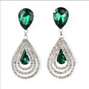 Earings with silver and green crystals
