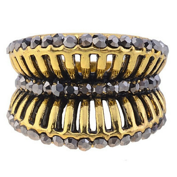 Jewelry - Chic Vintage style ring HP 💕