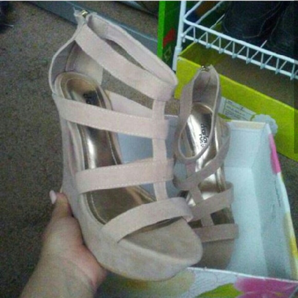 Wedge's - Picture 1 of 1