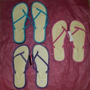 Bnwt set of 3 pairs of flip flops / sandles