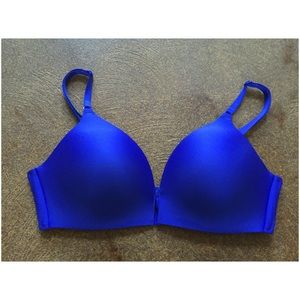 VICTORIAS SECRET Wireless Sexy Bra Size 34C NWT