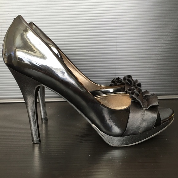 🎉🎉SALE🎉🎉 Carlos Santana Black Peep Toe Pump