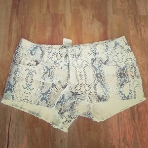 Skin pattern shorts