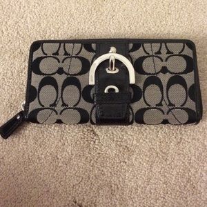 Coach Zipper Wallet