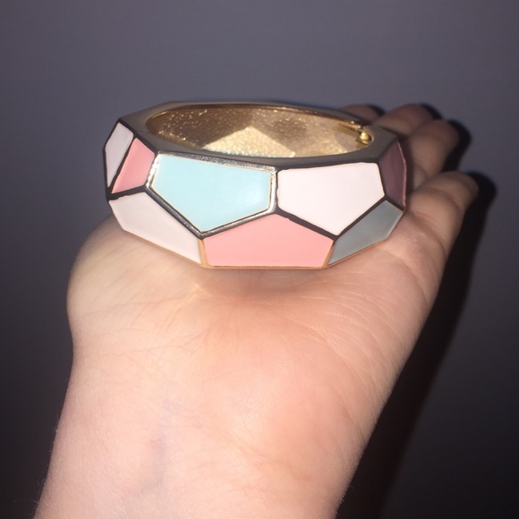 Beautiful Pastel/Golden snap bracelet. - Picture 2 of 4