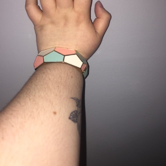 Beautiful Pastel/Golden snap bracelet. - Picture 3 of 4