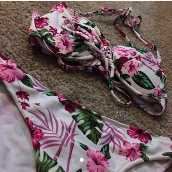 FRESH PEACHES BIKINI 🌺 - Picture 2 of 3