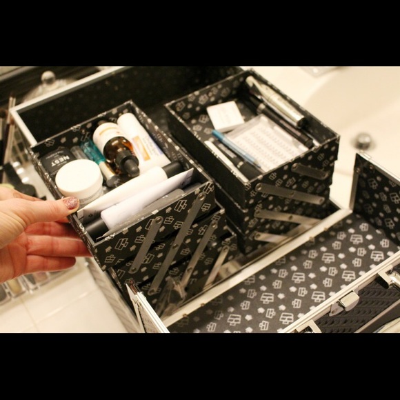 Makeup case - Picture 2 of 3