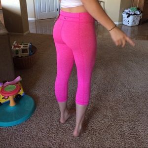 NWT Under Armour workout capris ✨