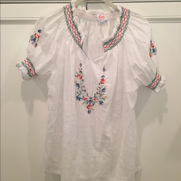 Super cute white blouse with design - Picture 1 of 1