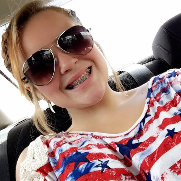 Meet your Posher, Tabitha - Picture 1 of 1