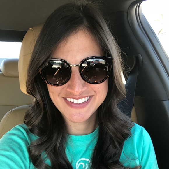 Meet your Posher, Rachel - Picture 2 of 2