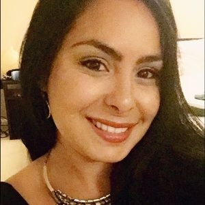 Meet your Posher, Hella