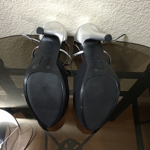 ❌SOLD❌ New Black & Silver Peep Toe Heels Size 9 - Picture 2 of 4